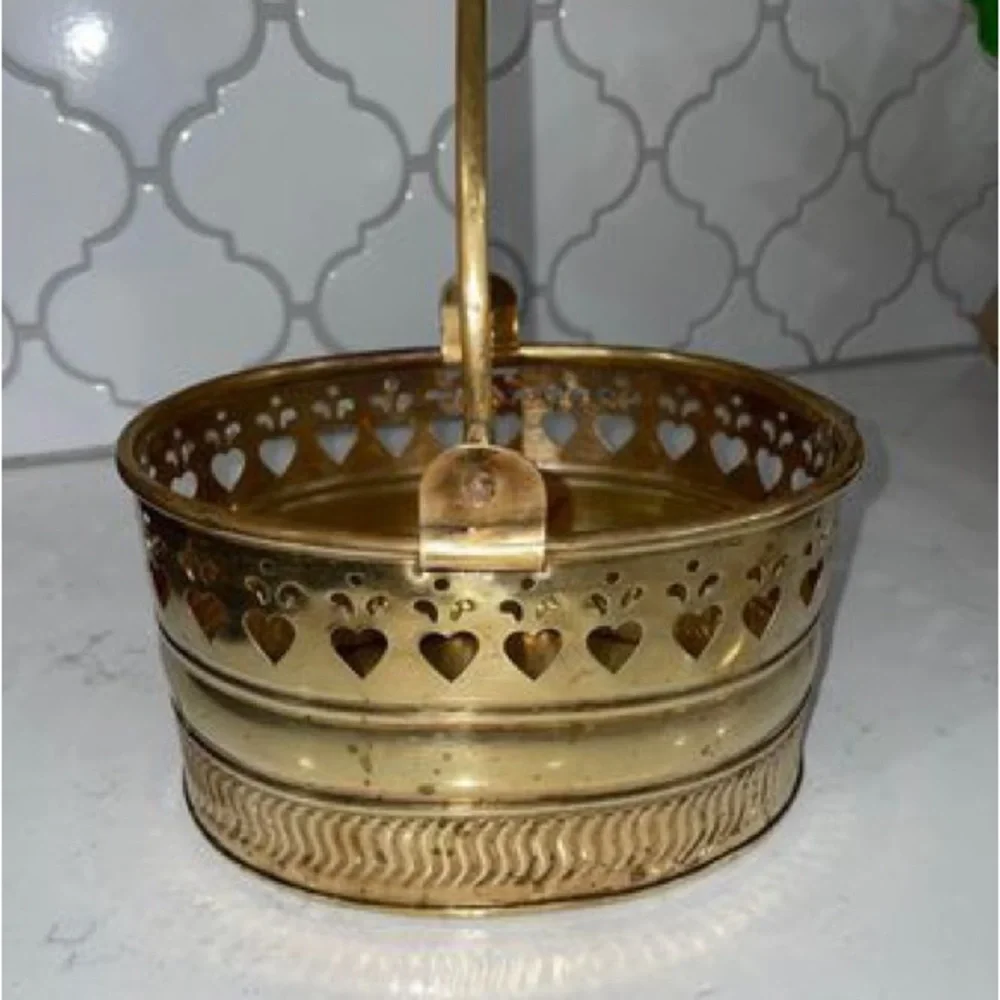 Vintage Brass Oval Basket w/ Handle 5.5”W x7.5”L x4.25D x8.5 H w/ gandl